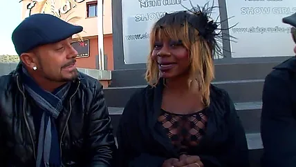 Содомия на стоянке с темнокожей шалавой