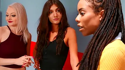 Парень накончал в пизду худой мулатки