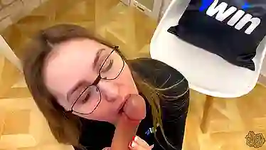 Алина хочет трахаться с пасынком, кто зарабатывает бабки в сети внушительные