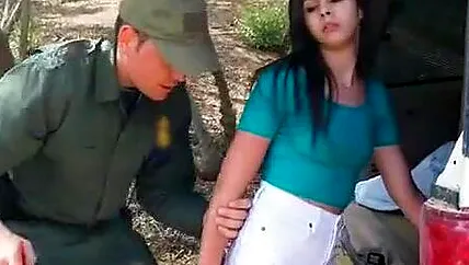 Девушка с классной попкой будет прыгать на члене мужика и кончать