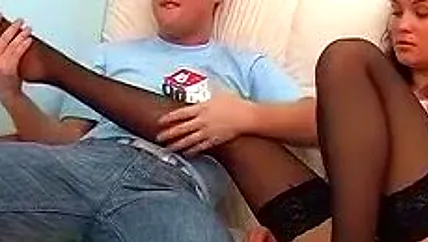 Изящная русская сучка мощно ебется с рыжим факером