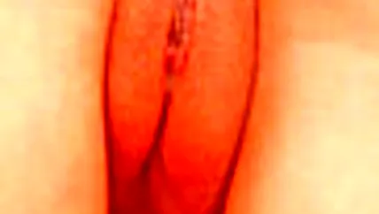 Баба устроила анальное проникновение сама себе и кончает раком