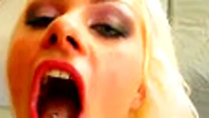 Глубокий анал заставит блондинистую шлюшку стонать громко от ебли