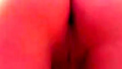 Большинство баб мастурбируют в ванной, вот и девушка дрочит