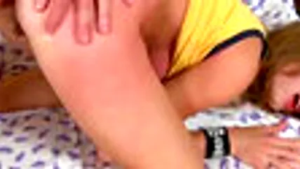 Рыжая русская красотка сделала чуваку минет и дала в жопу