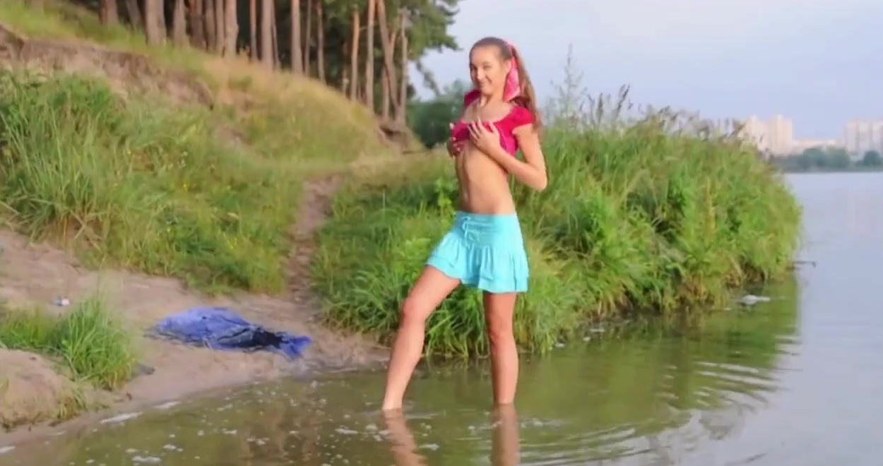 Видео С Обнаженными Русскими Молодыми Девушками