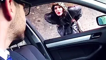 Кончил в пизду, наполнив дырочку своим семенем после секса