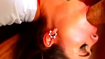 Длинный член мужика проникает в тугую пизду Райли Рид в образе