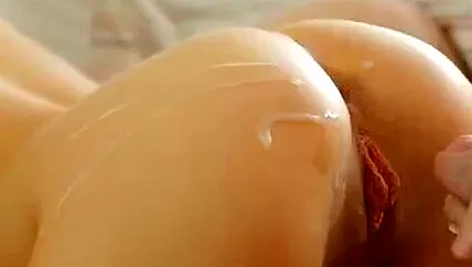 Чуваки сделали куни смазливой подруге и ебали после минета