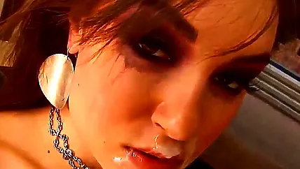 Саша Грей ебется в очко и получает сперму на губы
